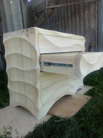 Создавая свою мебель, мастера компании DEREVMEB придают древесине нужную форму, . . фото 7