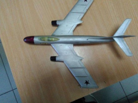 Продам модель боевого самолета самостоятельной сборки. Собиралась в 1980-е годы.. . фото 2