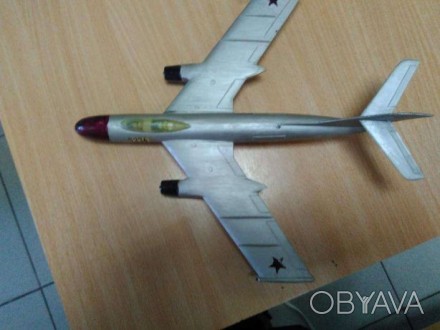 Продам модель боевого самолета самостоятельной сборки. Собиралась в 1980-е годы.. . фото 1