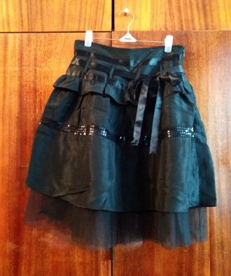 Нарядная юбка в идеальном состоянии. На 9-11 лет (талия 60-62).
Состав: 35% лен. . фото 2
