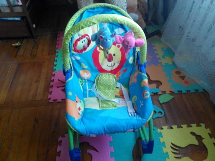 Детское кресло шезлонг имеет несколько положений в том числе лёжа. Отличные мело. . фото 2