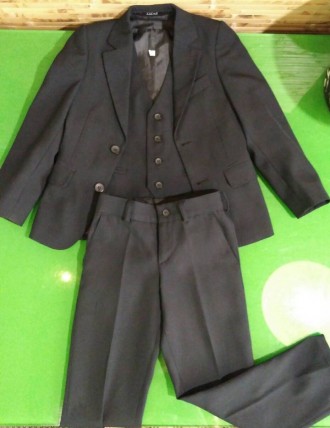 Школьный костюм для мальчика (школьная форма) тройка. Цвет черный в мелкую клетк. . фото 11