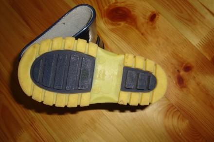 Резиновые сапожки с Миньонами защитят ножки Вашего малыша от промокания. Размер . . фото 4