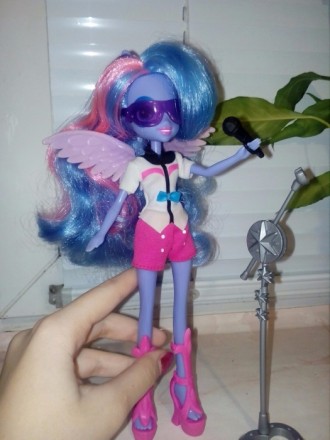 Продаю шикарную куклу из линейки кукол Rainbow Rocks принцессу Луну. Кукла в отл. . фото 3