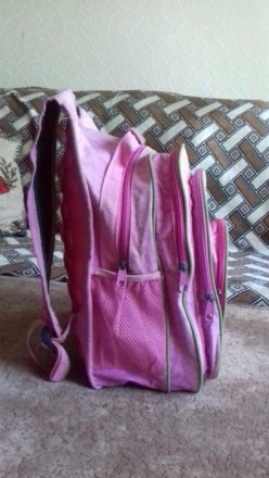 Рюкзак для девочки розового цвета с рисунком б/у, четыре отдела, рефленая спинка. . фото 6