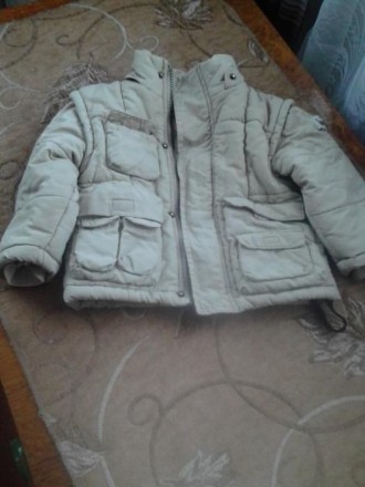 демисезонная курточка на мальчика 6-12 мес. в хорошем состоянии, теплая и красив. . фото 2