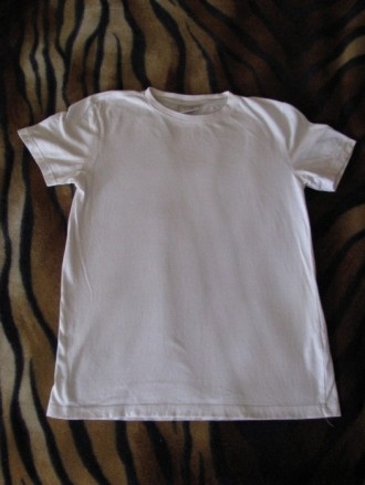 Белоснежные футболки в хорошем состоянии.Не застираны,без пятен,горловина не рас. . фото 2