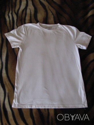 Белоснежные футболки в хорошем состоянии.Не застираны,без пятен,горловина не рас. . фото 1
