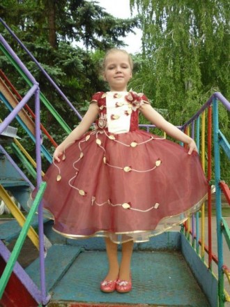 Красивое бальное платье на 5-7 лет. Длина 75 см. Ширина по линии талии 30 см. Це. . фото 2