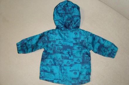 Куртка-ветровка F&F на малыша до 3-х месяцев. Спереди, спинка и капюшон утепленн. . фото 3