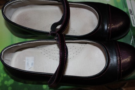 Красиві фірмові туфлі,повністю шкіряні,устілка з супінатором-23,3см,нові,взували. . фото 3