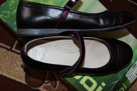 Красиві фірмові туфлі,повністю шкіряні,устілка з супінатором-23,3см,нові,взували. . фото 4