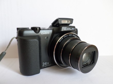 Матрица фотоаппарата: Super CCD EXR 1/2,3” - 16,5 мегапикселей
Максимальное раз. . фото 2