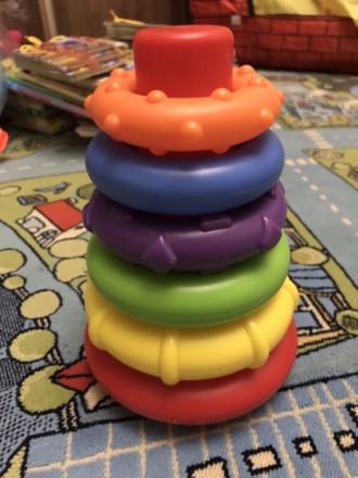 Моя первая развивающая игрушка Playgro Пирамидка из пяти разноцветных колец, кот. . фото 3