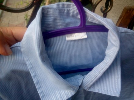 Рубашка голубого цвета в белую полоску р. 140. Украинский бренд- Bebepa. Состоян. . фото 2