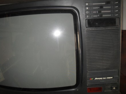 Цветной телевизор в хорошем, рабочем состоянии, 55каналов, пульт, импортный кине. . фото 2