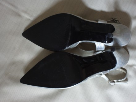 Новые кожаные туфли с открытой пяткой, мюли Elizabeth Shoes серебристого цвета
. . фото 6