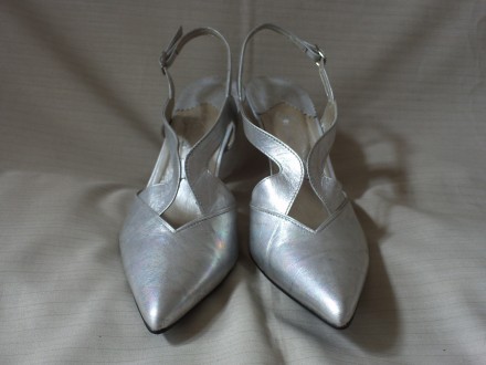 Новые кожаные туфли с открытой пяткой, мюли Elizabeth Shoes серебристого цвета
. . фото 4