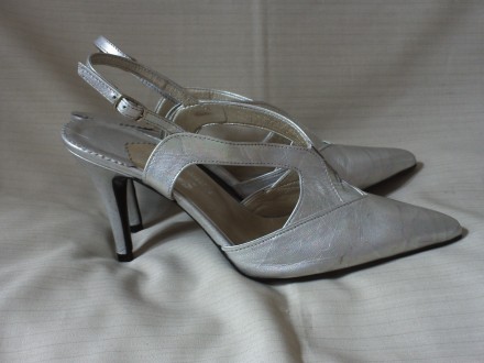 Новые кожаные туфли с открытой пяткой, мюли Elizabeth Shoes серебристого цвета
. . фото 3