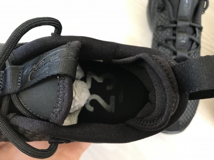 Кроссовки Nike Lebron XIV 14 Low Triple Black Dark Grey
в наличии размеры:
- U. . фото 10