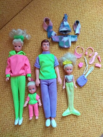 Продам куклы Барби 90 - х гг, в хорошем состоянии и аксессуары (на одной есть де. . фото 2