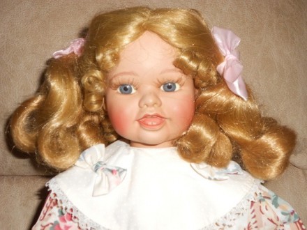 Фарфоровая кукла Ann-Cathrin Tchibo decore Porzellan, немецкой фирмы Deko-Puppe.. . фото 2