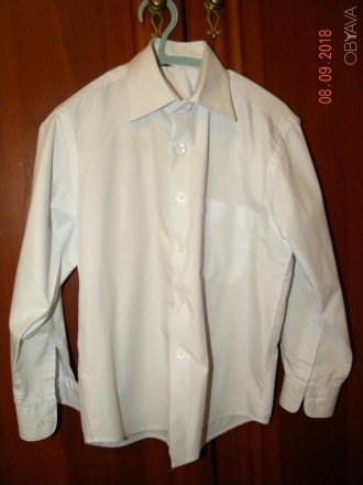 рубашка белая с длинным рукавом
 длина по спинке - 53 см.
ширина плечи -35 см
. . фото 2