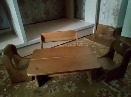 Домик для Барби.Кроватку и стол с стульями.. . фото 3