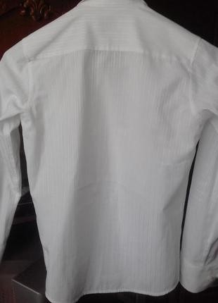 Белая рубашка с длинным рукавом на мальчика. Хорошее качество.Длина 51 см,ширина. . фото 2