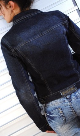 Стильный джинсовый пиджак с нашивками. НОВЫЙ!!!!
Замеры по размерам:
S- п.о.г-. . фото 3
