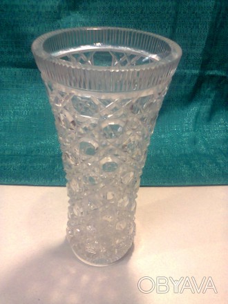Продам хрустальную вазу в виде кубка ,производство Чехия . Очень приличный внешн. . фото 1