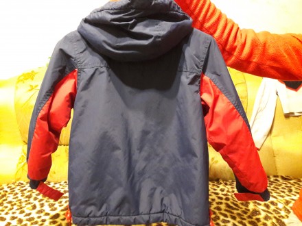 Куртка осінь-весна, на флісі, зріст 104 (на 3-4 роки), у гарному стані, ціла, не. . фото 4