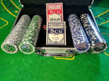 Отличный новый набор для игры в покер в кейсе для компании в 3-5 человек. Набор . . фото 3