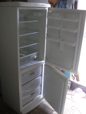 Холодильник в отличном состоянии, габариты - 180х60х60, морозилка внизу на  3 от. . фото 3