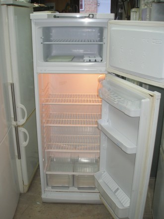Холодильник в отличном состоянии, габаритные размеры - 165х60х60, морозилка ввер. . фото 3
