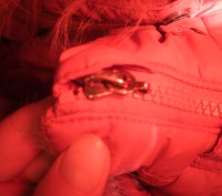 Пальто персикового цвета, капюшон и мех отстегиваются, змейка, внутренний карман. . фото 4