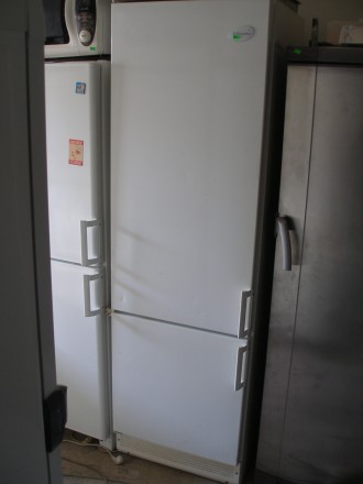 Холодильник в отличном состоянии, привезенный из Швеции, габаритные размеры - 20. . фото 2