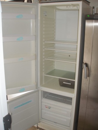 Холодильник в отличном состоянии, привезенный из Швеции, габаритные размеры - 20. . фото 3