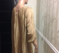 Платье горчичного цвета, на подкладке, свободного укороченного кроя, сбоку разре. . фото 8