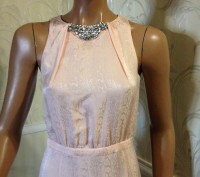 Платье длинное в пол пастельного нежно-розового цвета, с завышенной линией плеча. . фото 2