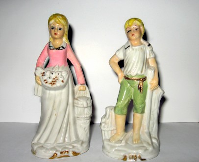 Редкая пара старинных фарфоровых статуэток "Девушка и юноша" первой половины 20-. . фото 5