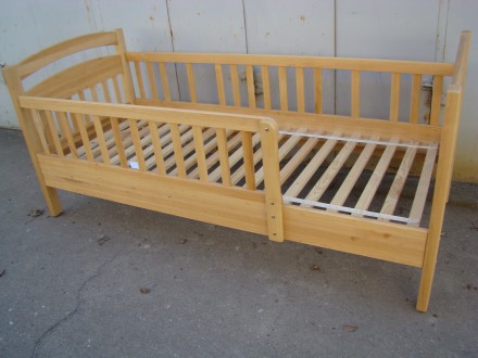 Односпальная кровать массива ольхи 

Односпальная кровать из ольхи  изготовлен. . фото 2