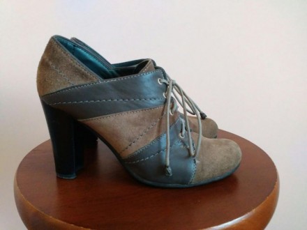 Туфлі жіночі Gomma демісезон
Розмір 36
У відмінному стані
Матеріал: еко-шкіра. . фото 3