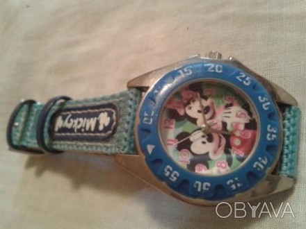 Часы детские Disney Mikki. Круглый аналоговый циферблат с арабскими цифрами,  ук. . фото 1
