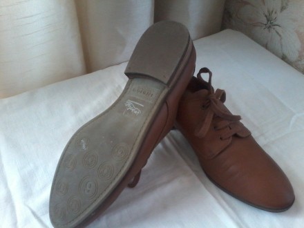Продам кожаные туфли Indigo Collection на шнурках, невысоком каблучке. Размер 39. . фото 4