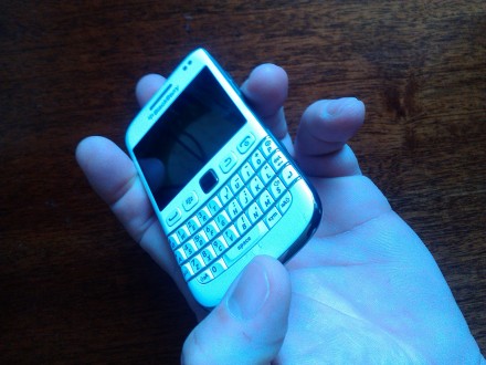 BlackBerry  Bold 9790 White

 

Телефон в отличном техническом и внешнем сос. . фото 6